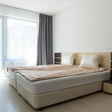 делукс лазур Apartment Pomorie