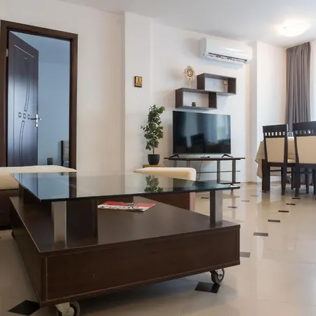 делукс лазур Apartment Pomorie