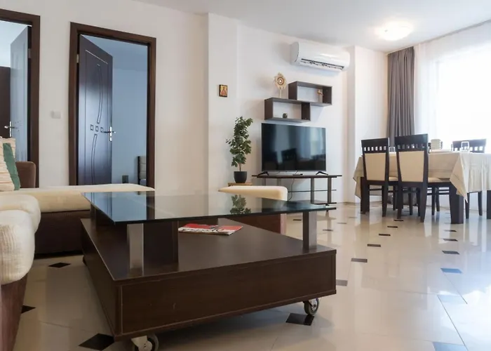 делукс лазур Apartment Pomorie