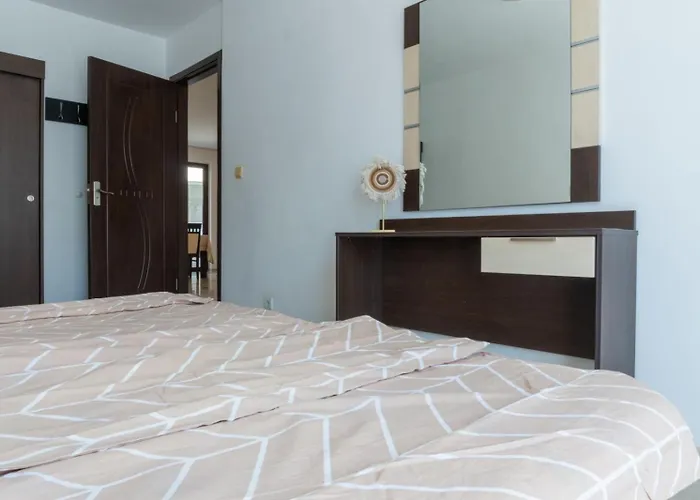 делукс лазур Pomorie