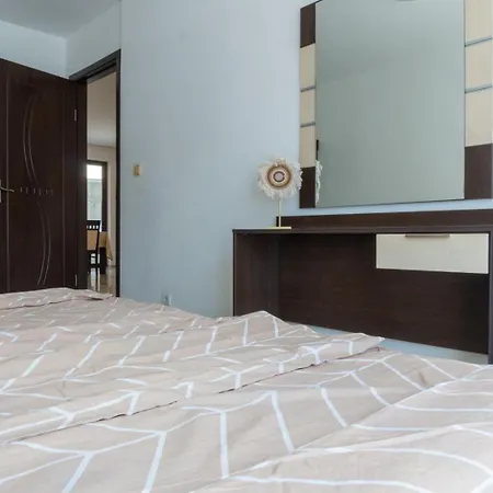 делукс лазур Pomorie